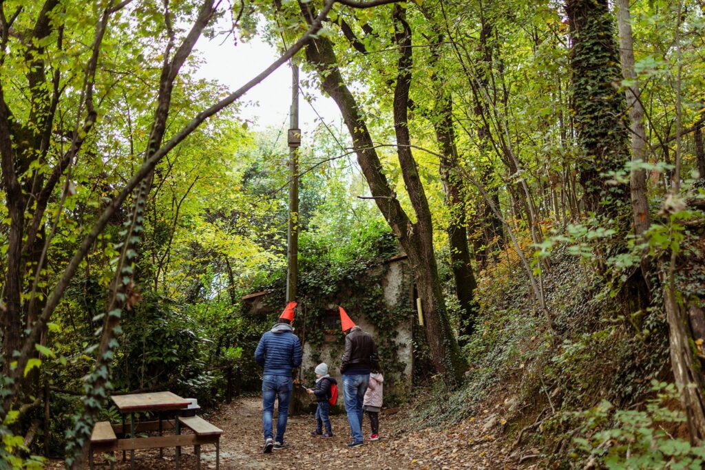 parchi degli gnomi bosco percorso villaggio