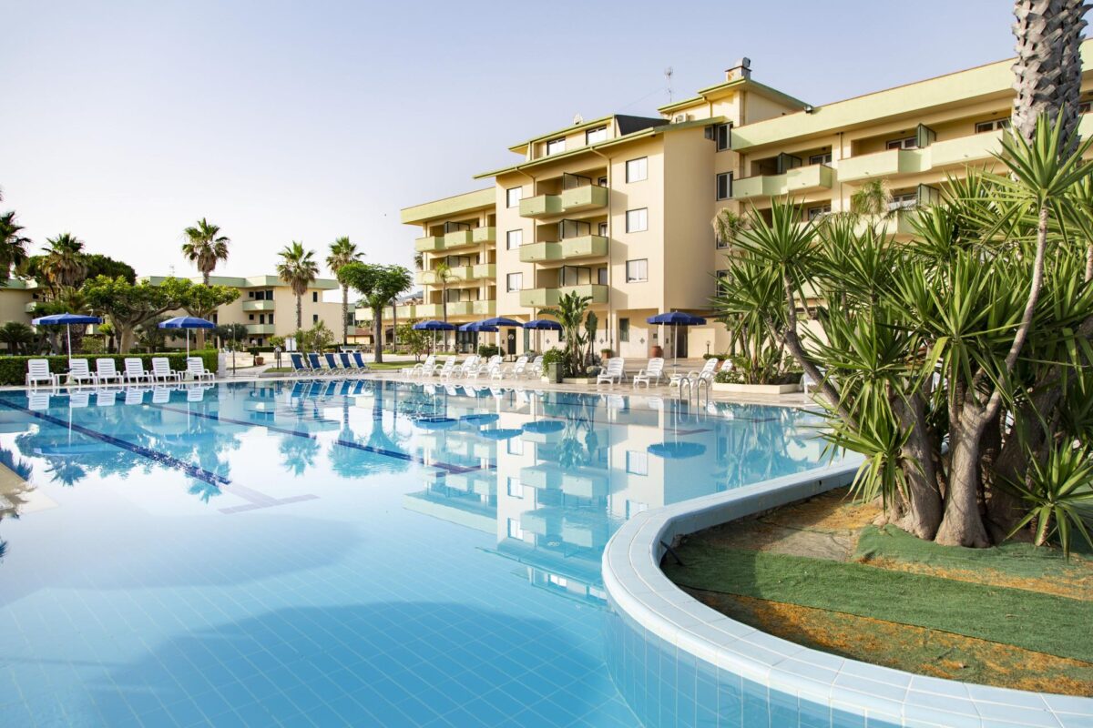 Calabria con bambini gratis Hotel Village Paradise piscina