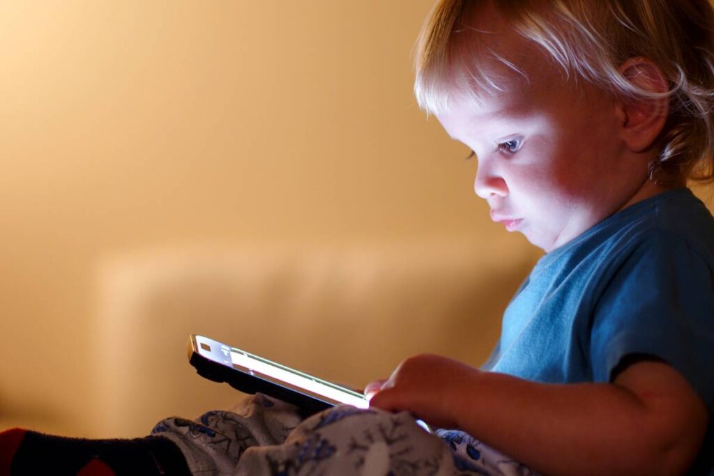 cellulare ai bambini