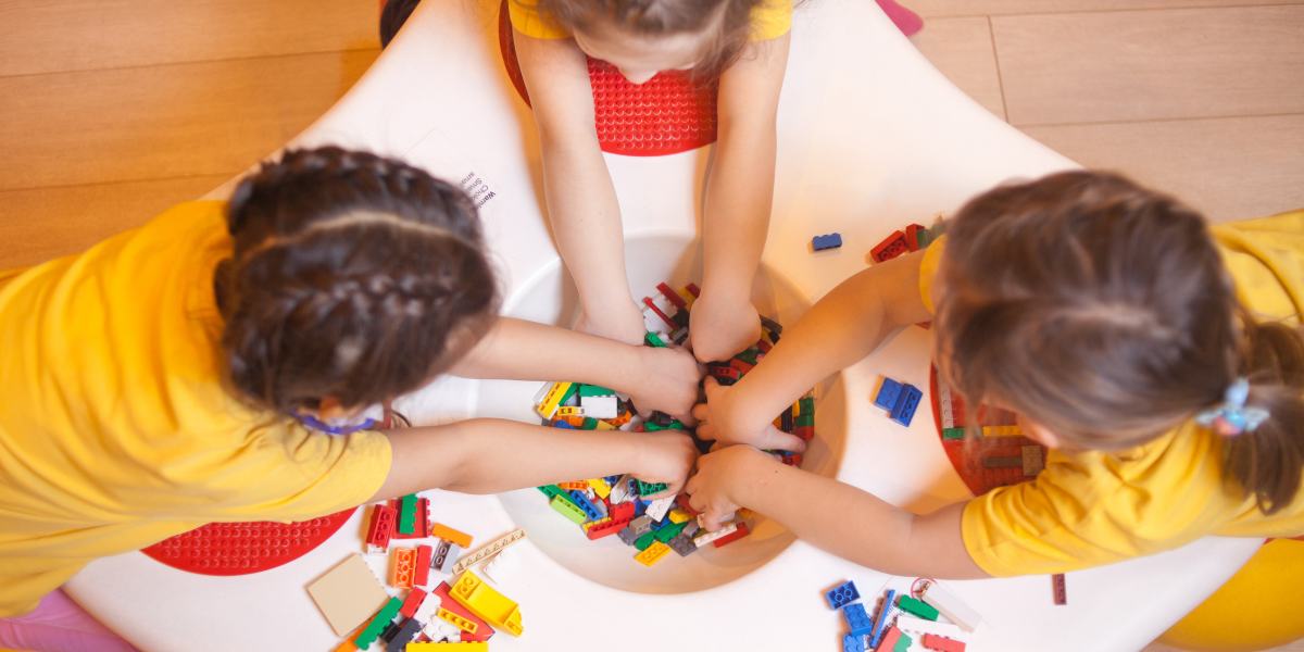 Giocare per crescere felici creatività e realizzazione personale Giocare per crescere felici creatività e realizzazione personale